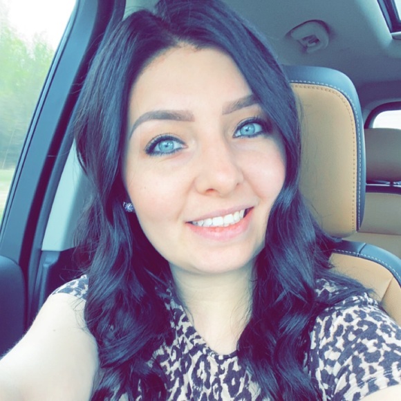 Meet your Posher, Lacey - Picture 1 of 2